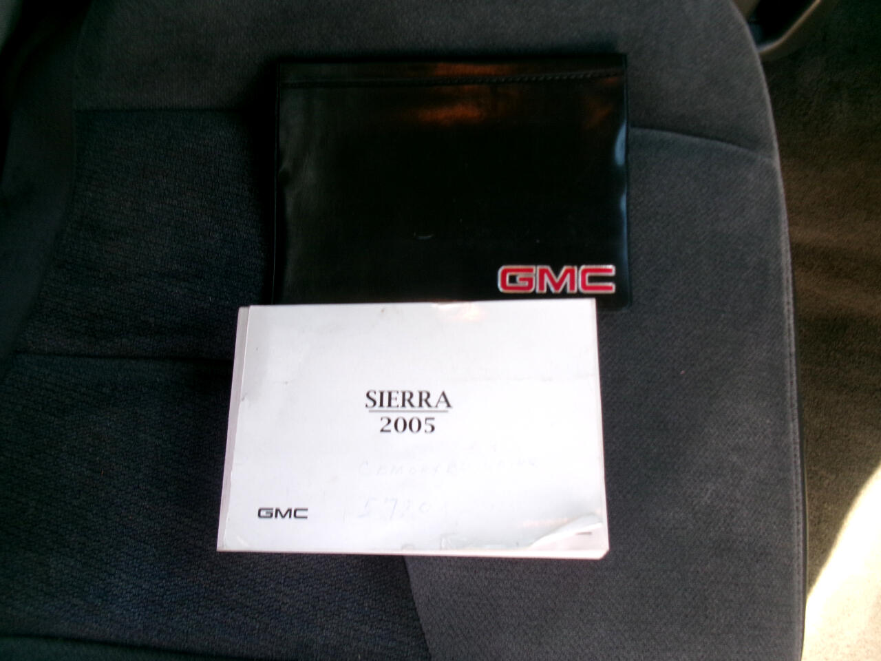 GMC Sierra 1500 Short Bed 2WD 2005