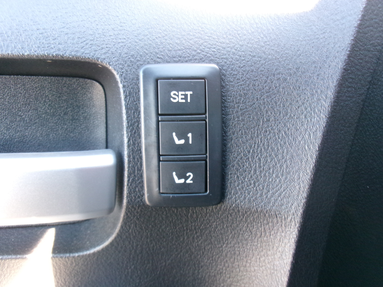 Toyota Tundra Limited CrewMax 5.7L 2WD 2008