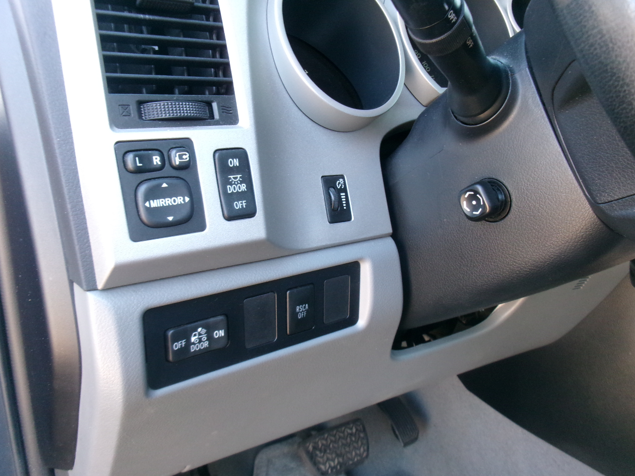 Toyota Tundra Limited CrewMax 5.7L 2WD 2008