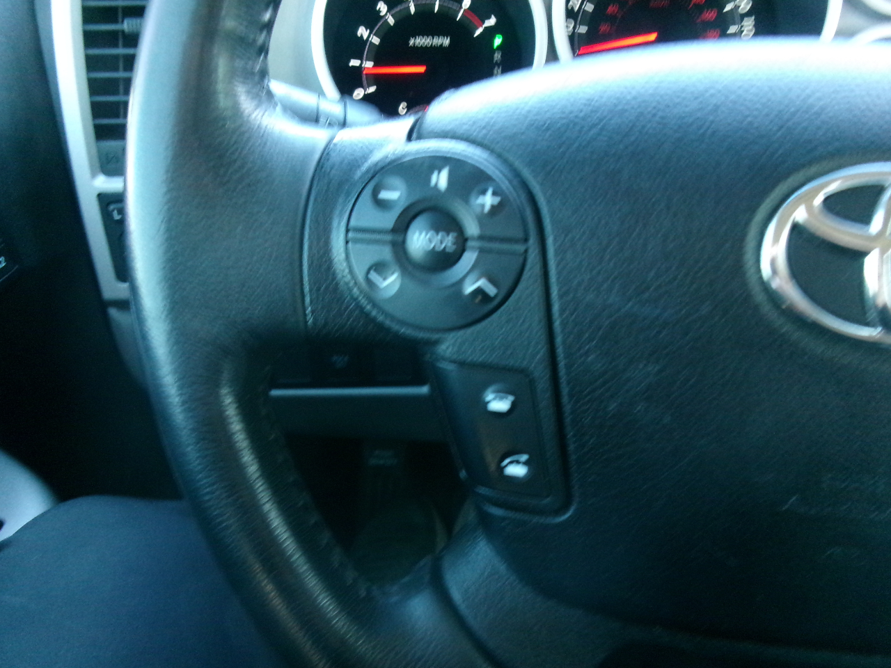 Toyota Tundra Limited CrewMax 5.7L 2WD 2008