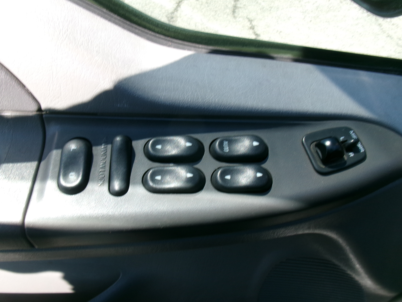 Ford Excursion XLT 2WD 2001