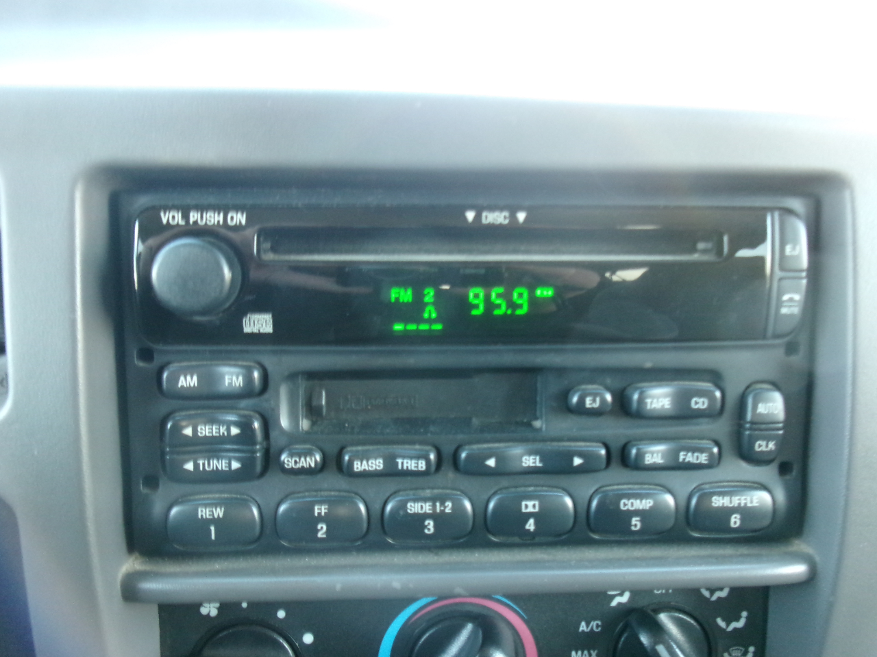 Ford Excursion XLT 2WD 2001