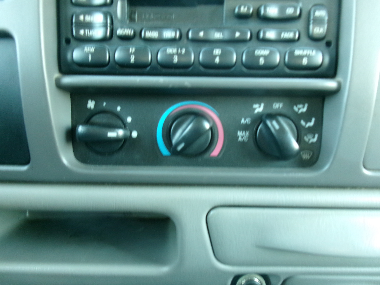 Ford Excursion XLT 2WD 2001