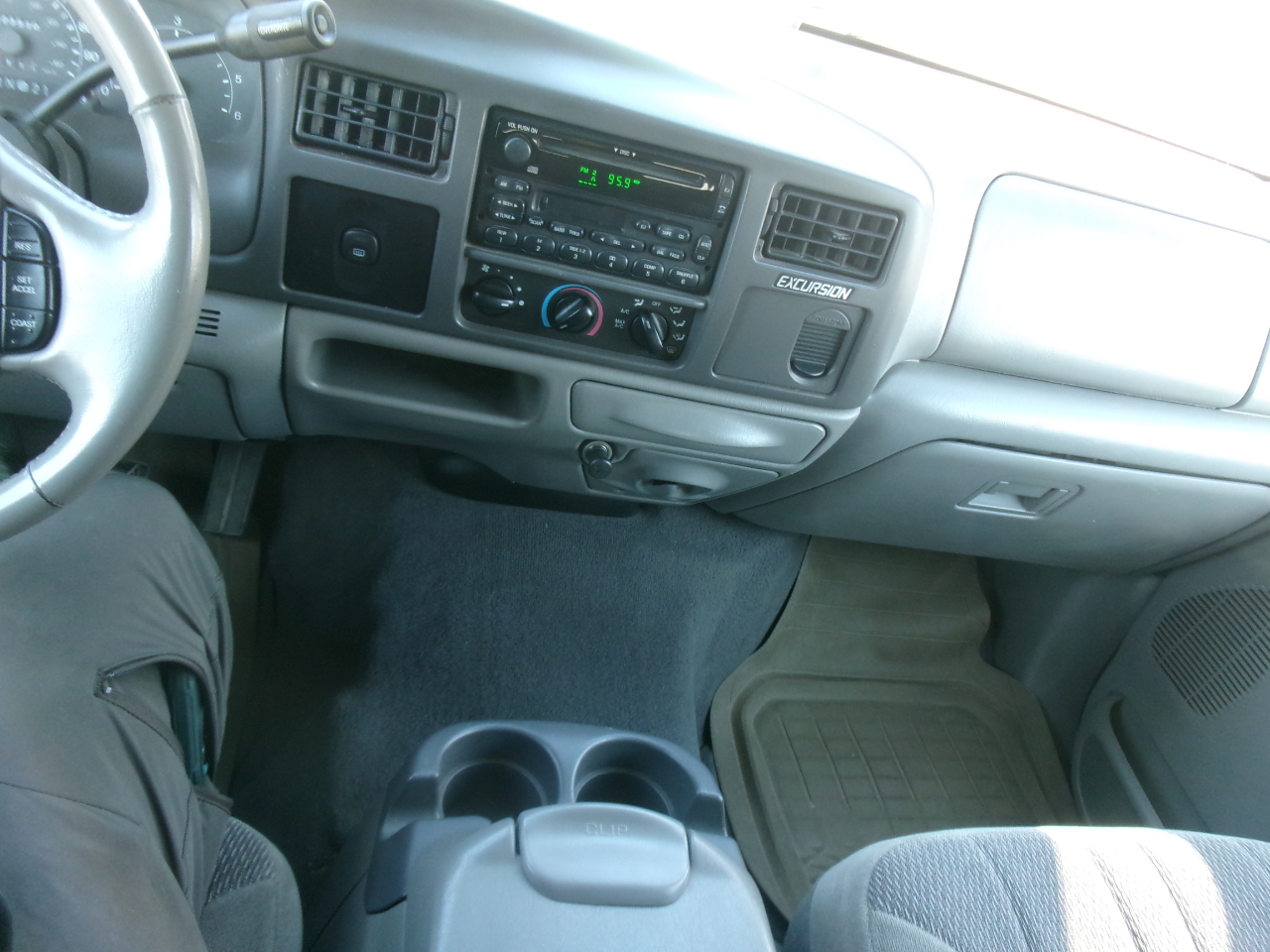 Ford Excursion XLT 2WD 2001