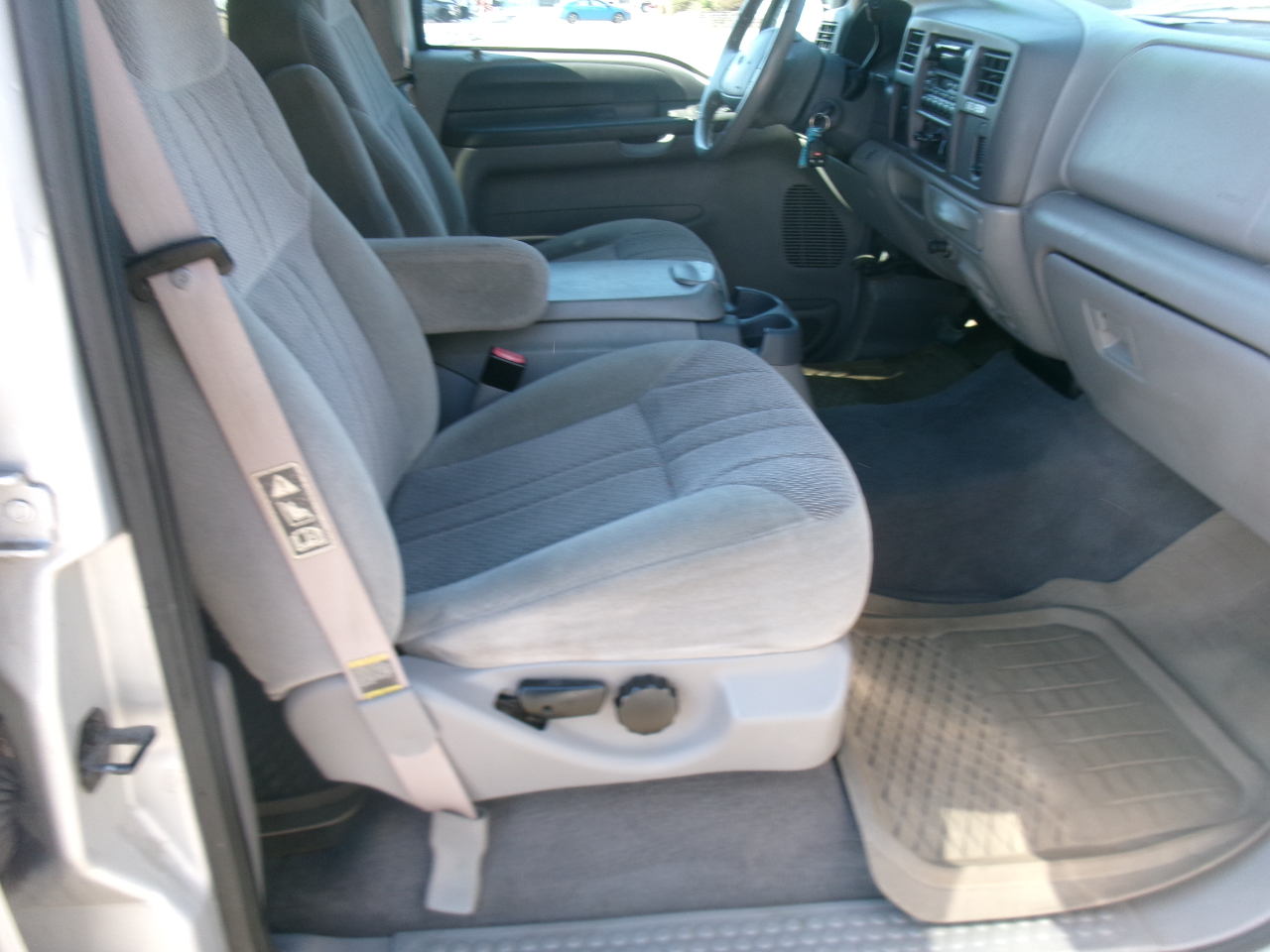 Ford Excursion XLT 2WD 2001