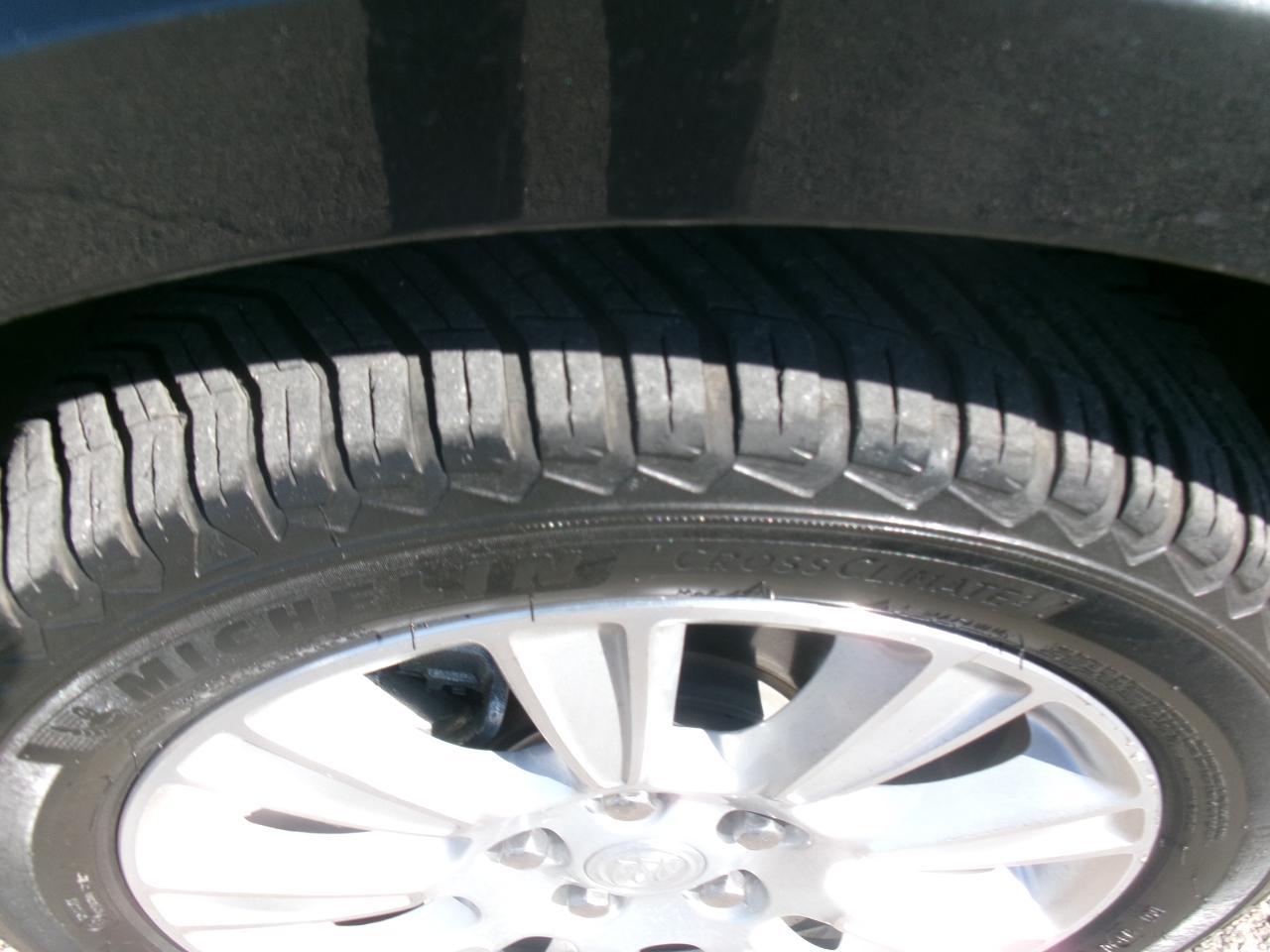 Buick LaCrosse Premium Package 1, w/Leather 2012