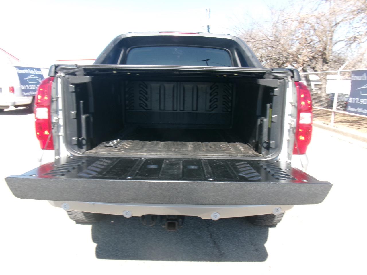 Chevrolet Avalanche LT 4WD 2011