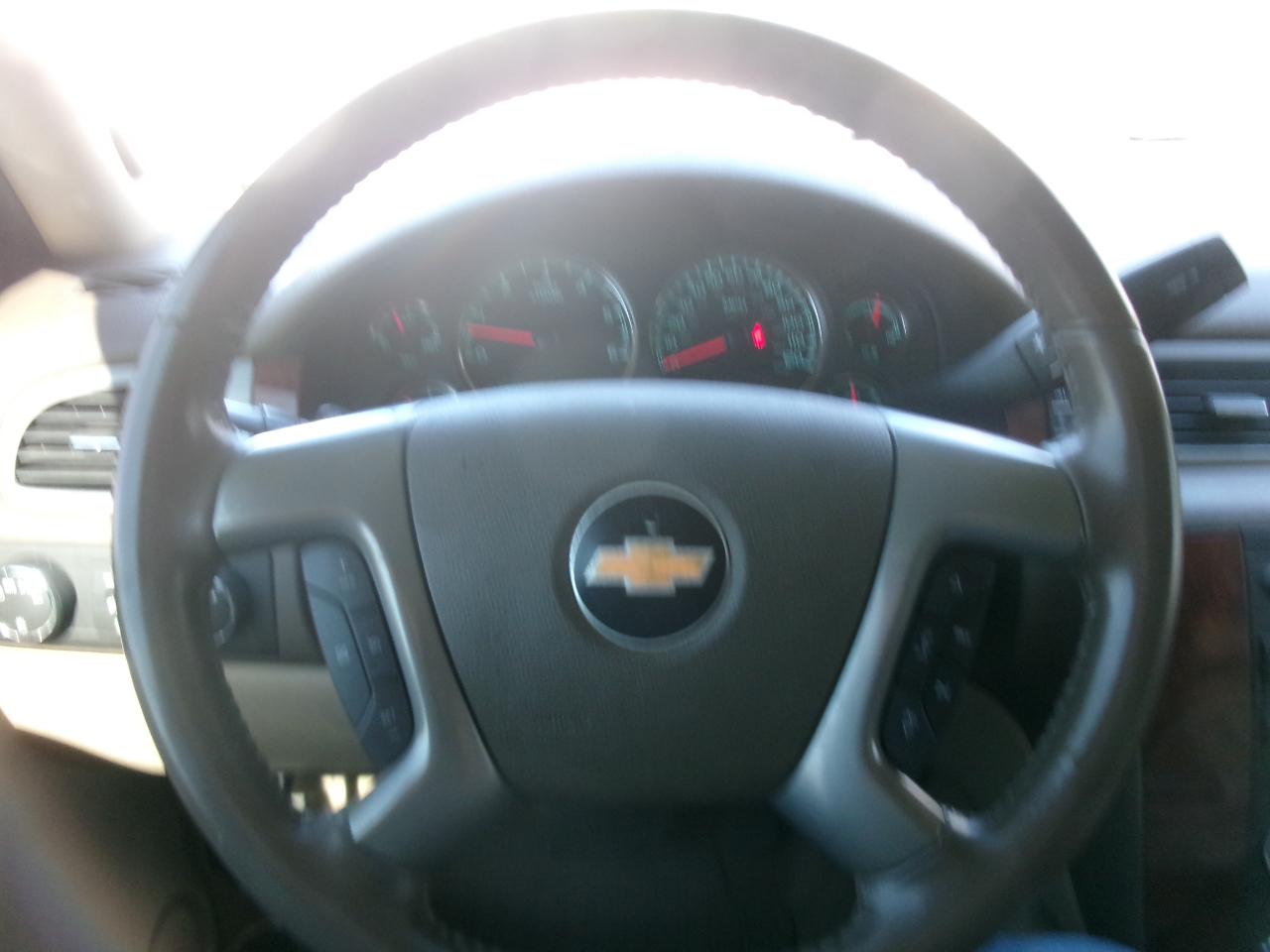 Chevrolet Avalanche LT 4WD 2011