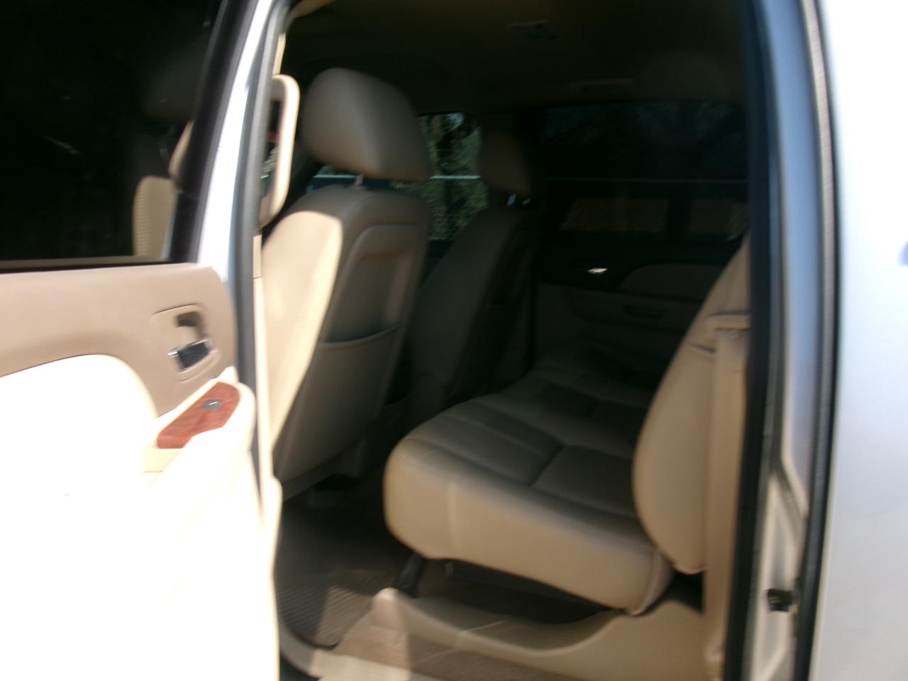 Chevrolet Avalanche LT 4WD 2011