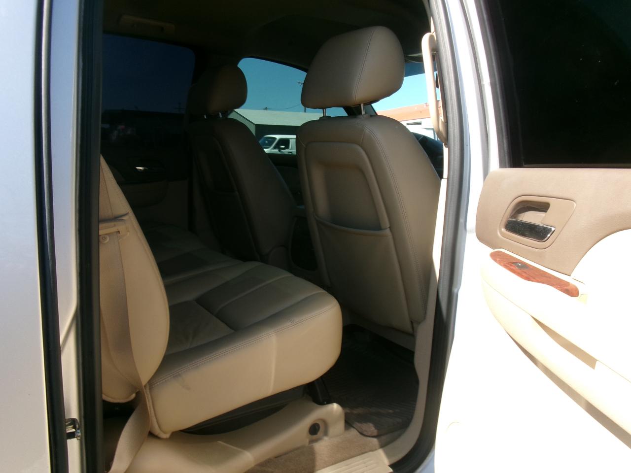 Chevrolet Avalanche LT 4WD 2011