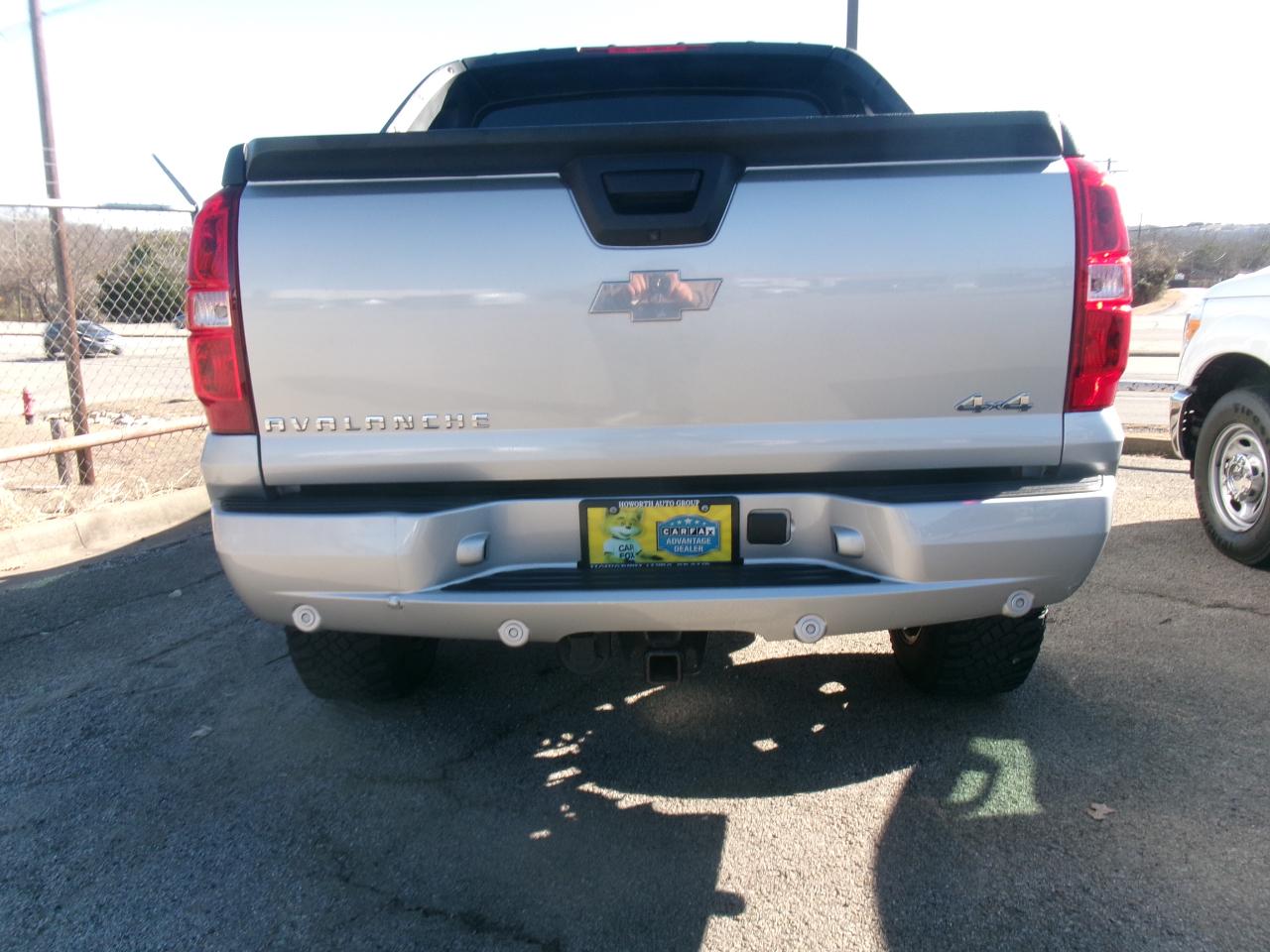 Chevrolet Avalanche LT 4WD 2011