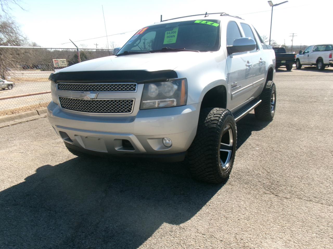 Chevrolet Avalanche LT 4WD 2011