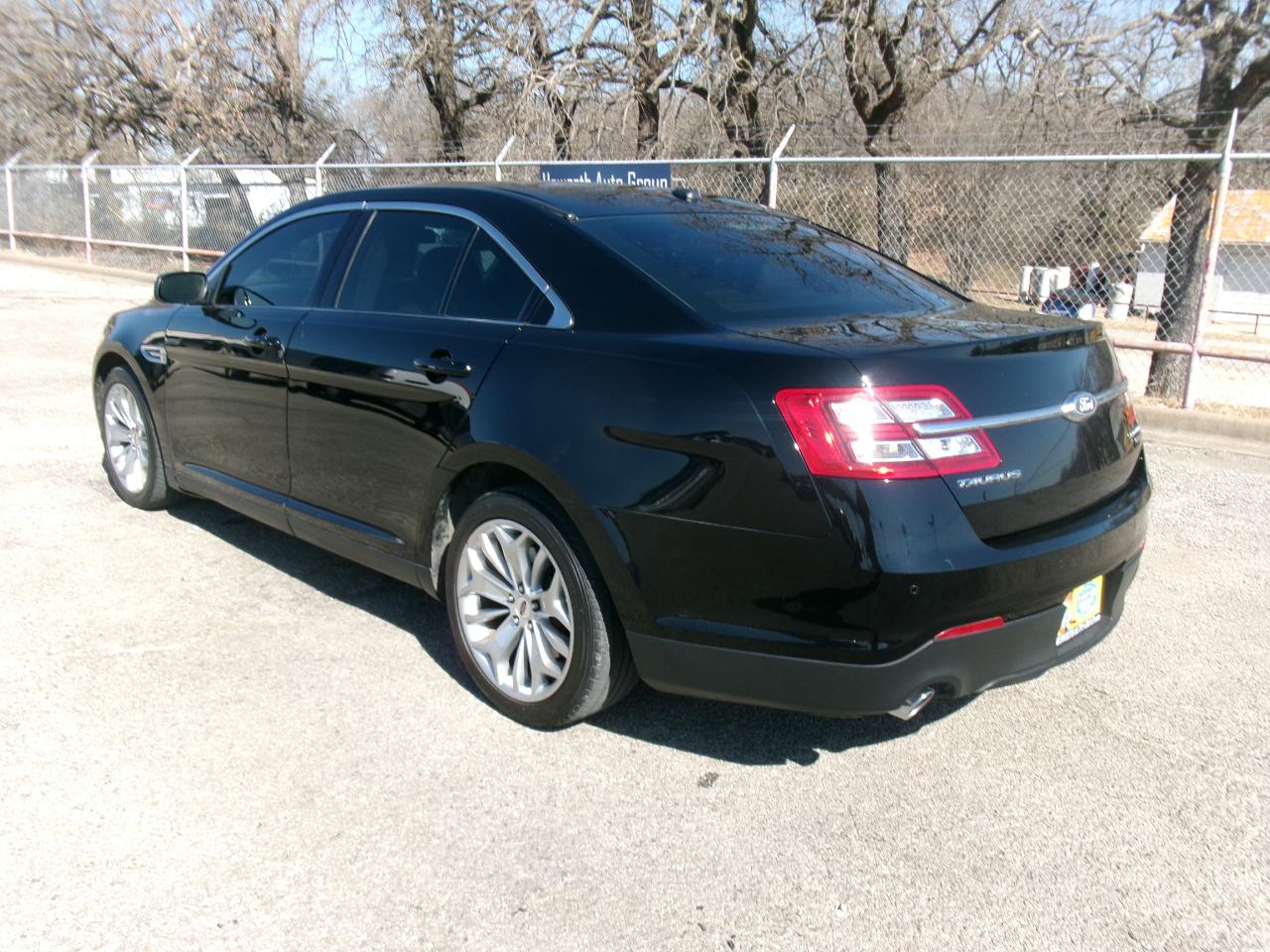 Ford Taurus Limited FWD 2017