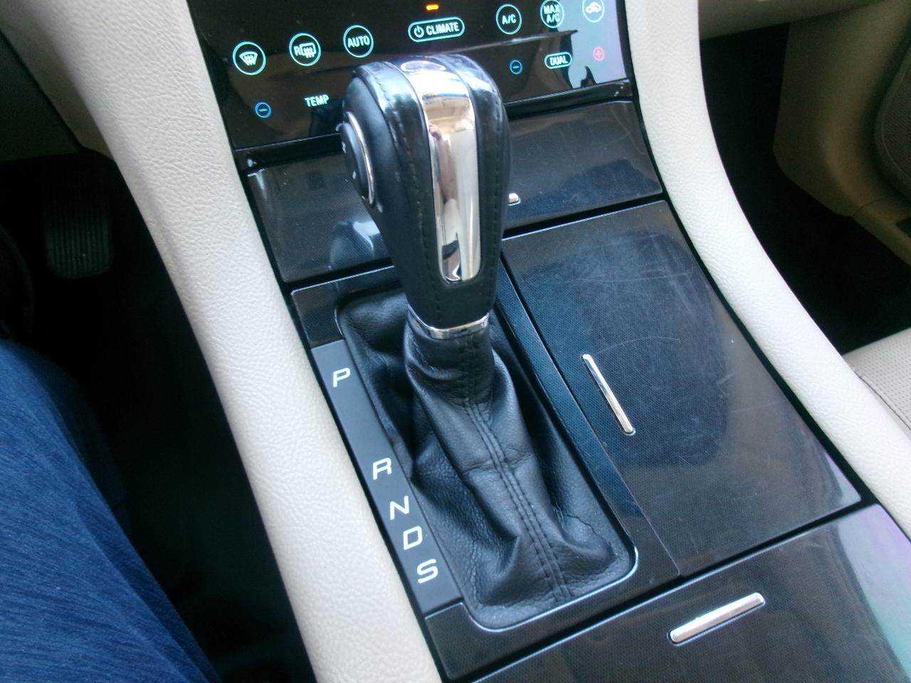 Ford Taurus Limited FWD 2017