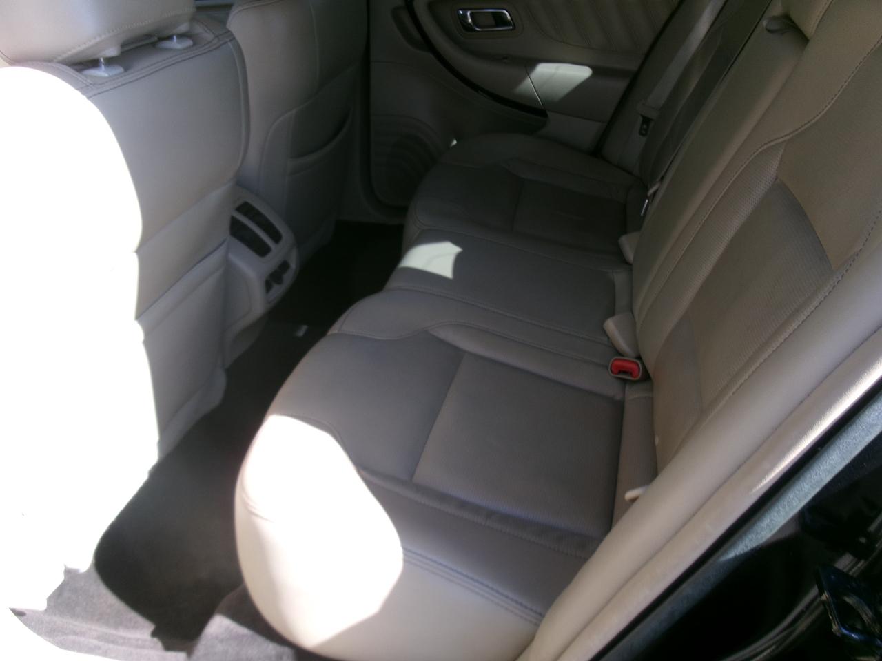 Ford Taurus Limited FWD 2017