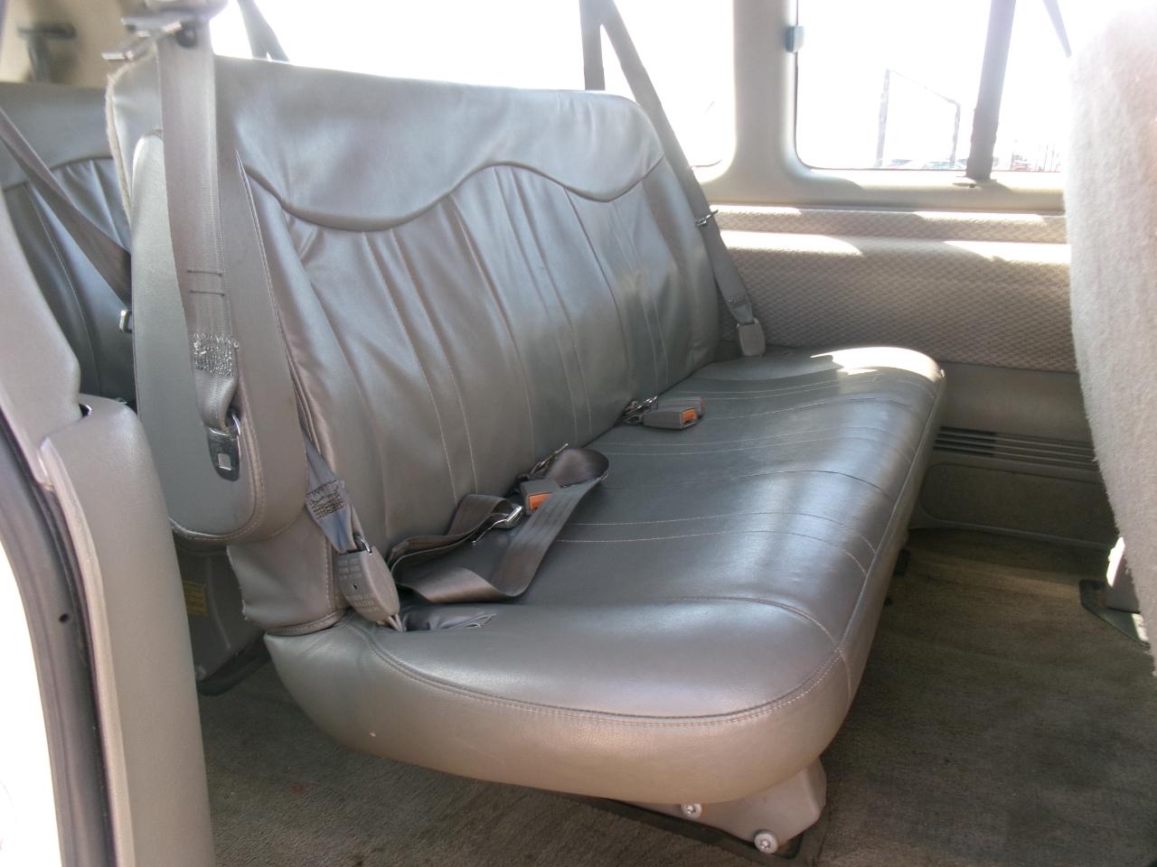 Chevrolet Express 3500 Extended 2001