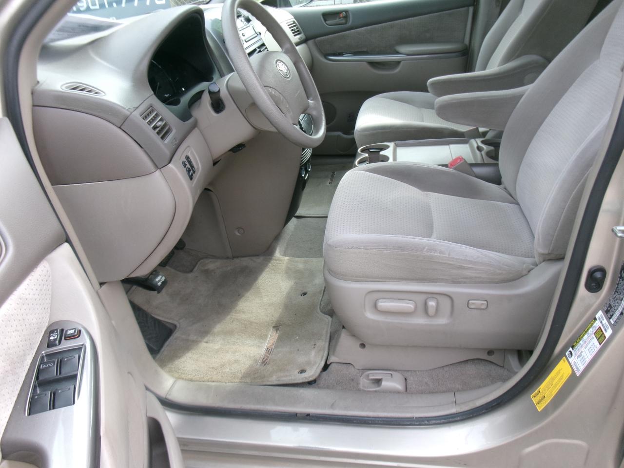 Toyota Sienna LE FWD 8-Passenger Seating 2008