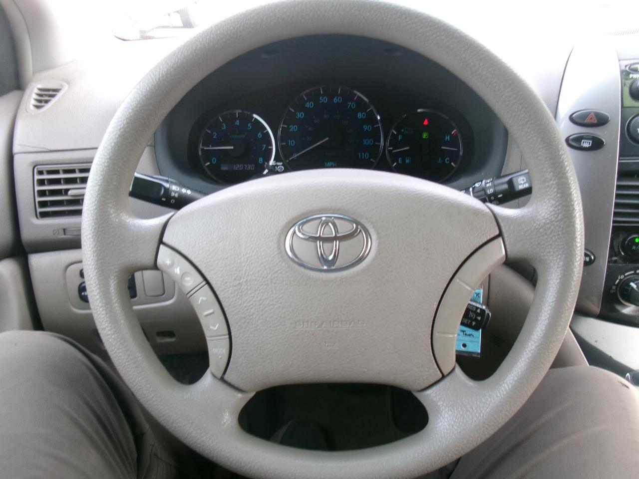 Toyota Sienna LE FWD 8-Passenger Seating 2008