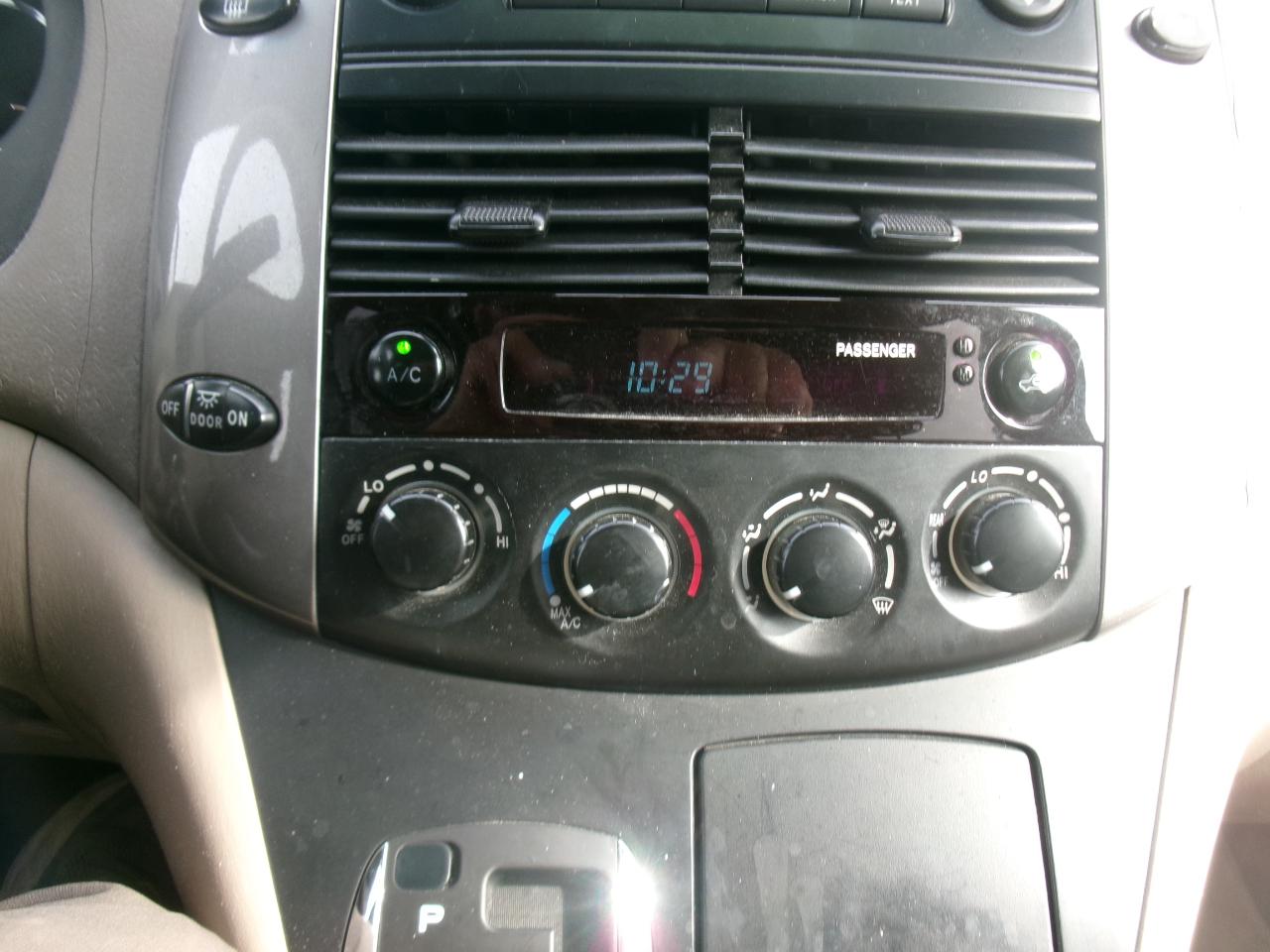 Toyota Sienna LE FWD 8-Passenger Seating 2008