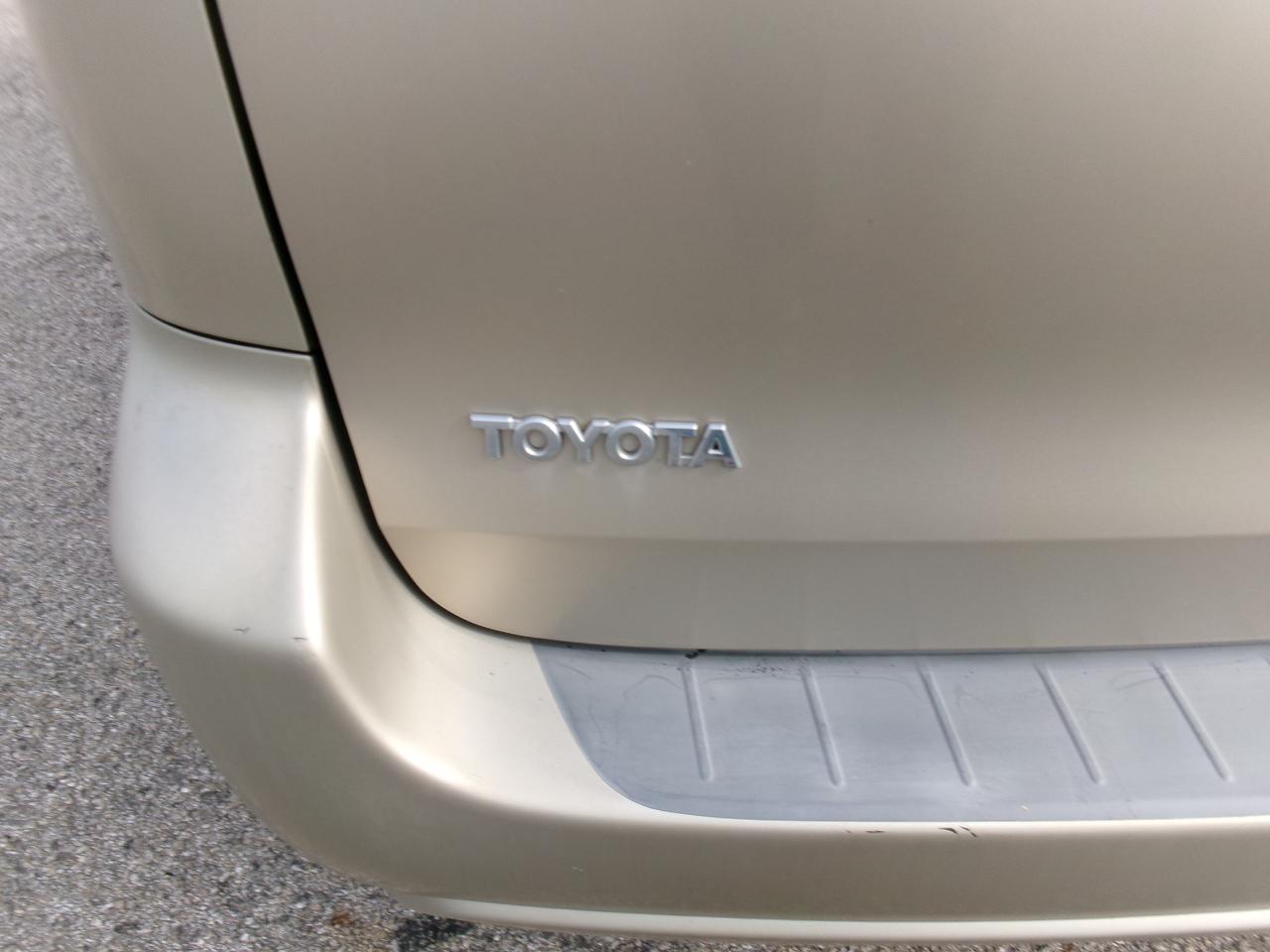 Toyota Sienna LE FWD 8-Passenger Seating 2008