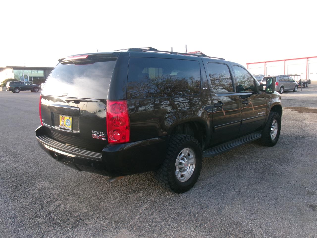GMC Yukon XL SLT-1 3/4 Ton 4WD 2011