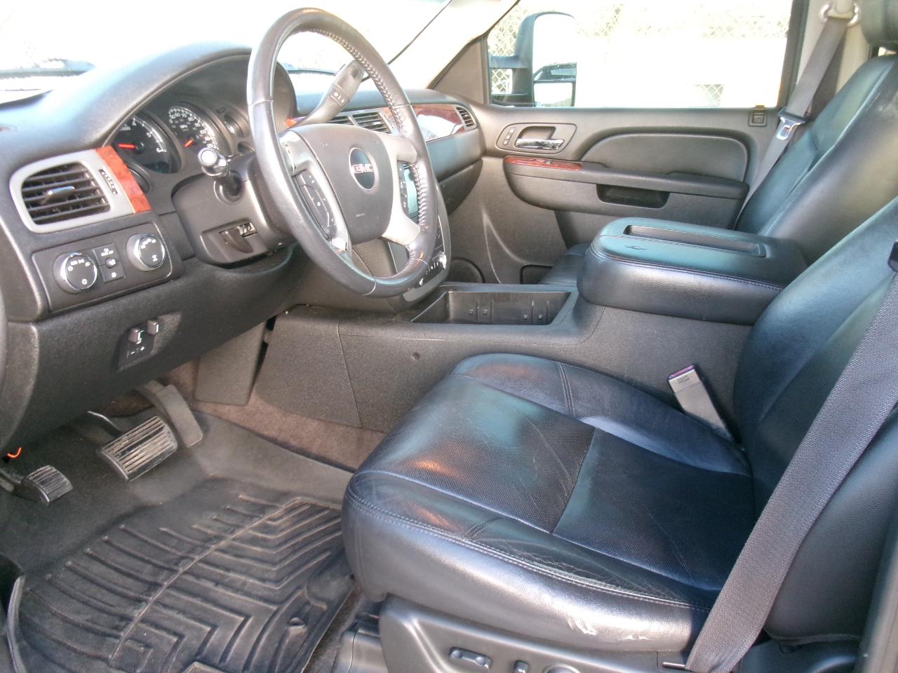 GMC Yukon XL SLT-1 3/4 Ton 4WD 2011