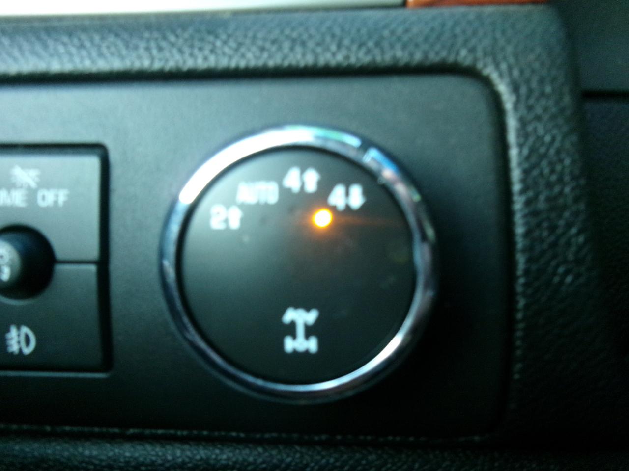 GMC Yukon XL SLT-1 3/4 Ton 4WD 2011