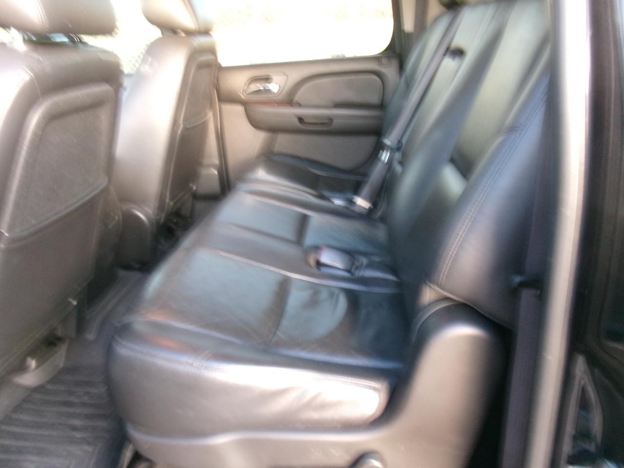 GMC Yukon XL SLT-1 3/4 Ton 4WD 2011