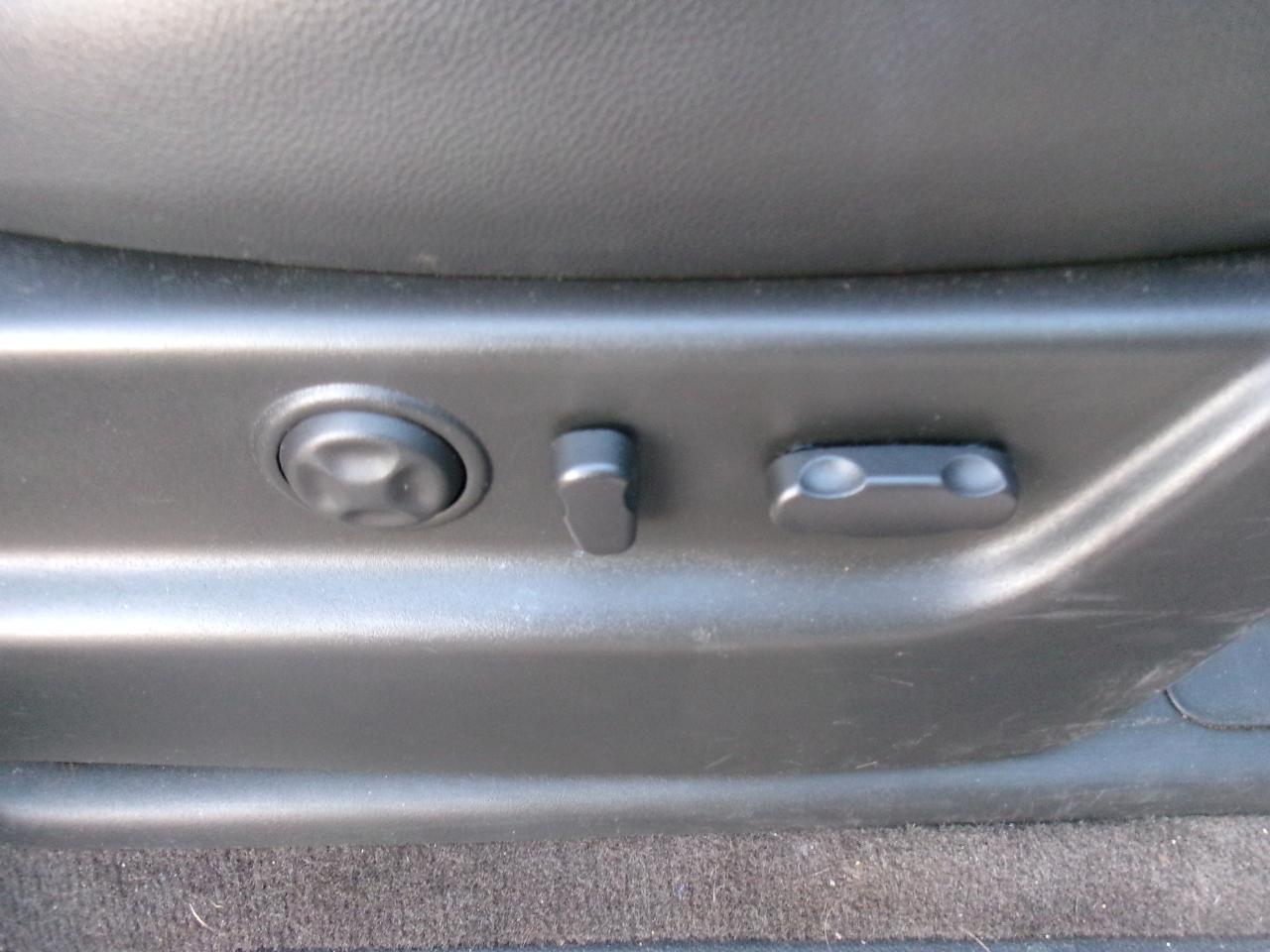 GMC Yukon XL SLT-1 3/4 Ton 4WD 2011