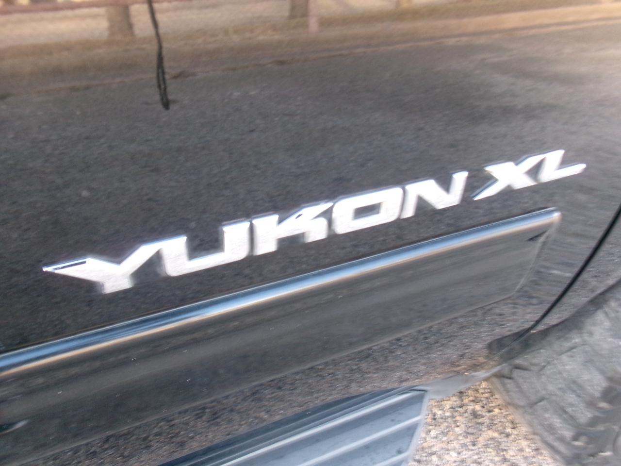 GMC Yukon XL SLT-1 3/4 Ton 4WD 2011