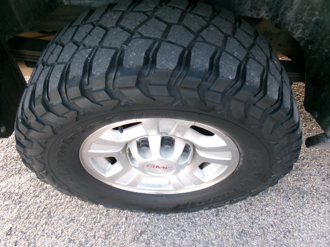 GMC Yukon XL SLT-1 3/4 Ton 4WD 2011