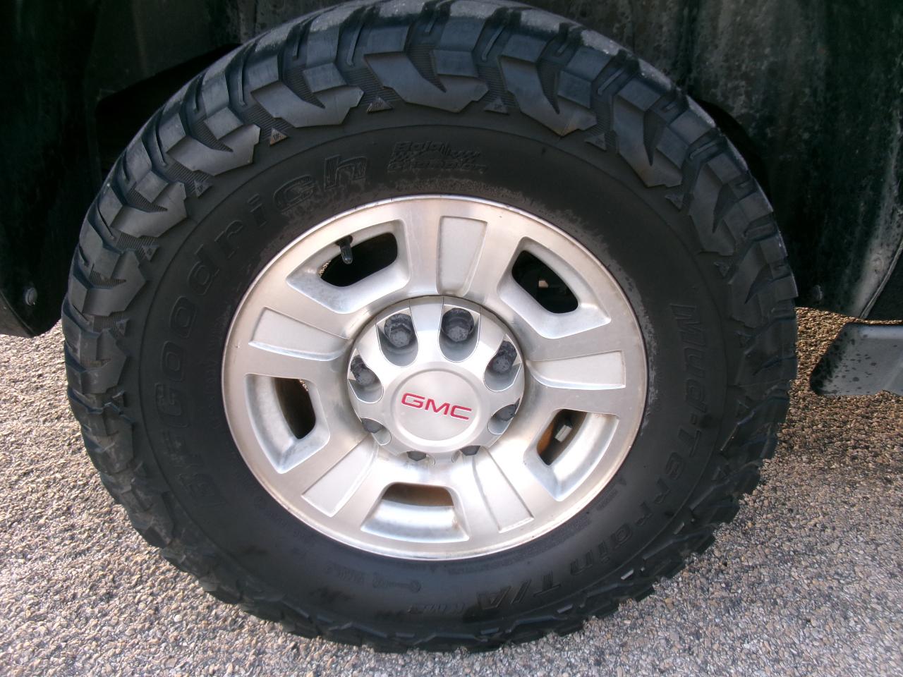 GMC Yukon XL SLT-1 3/4 Ton 4WD 2011