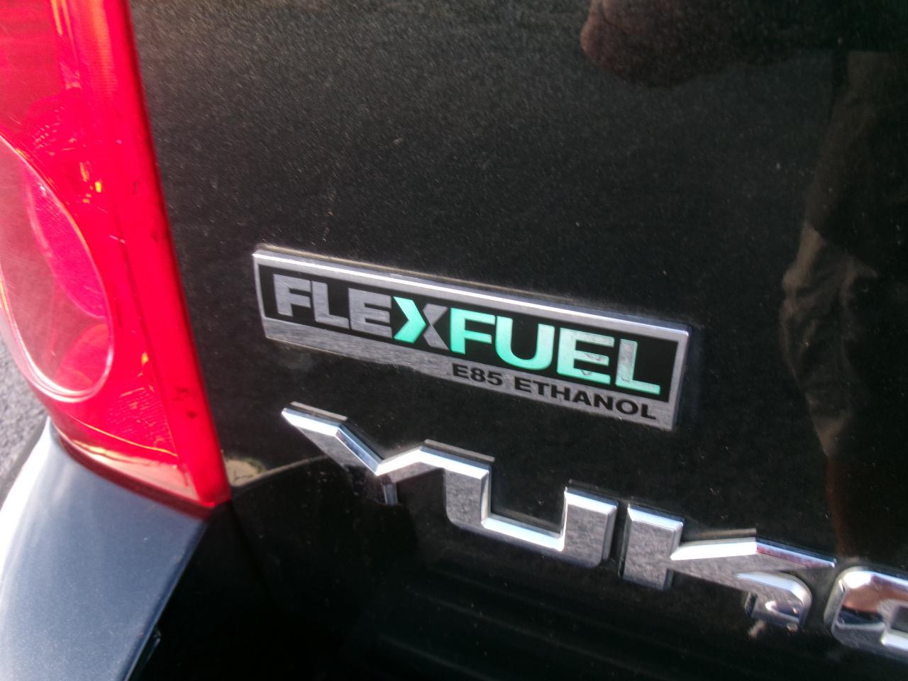 GMC Yukon XL SLT-1 3/4 Ton 4WD 2011