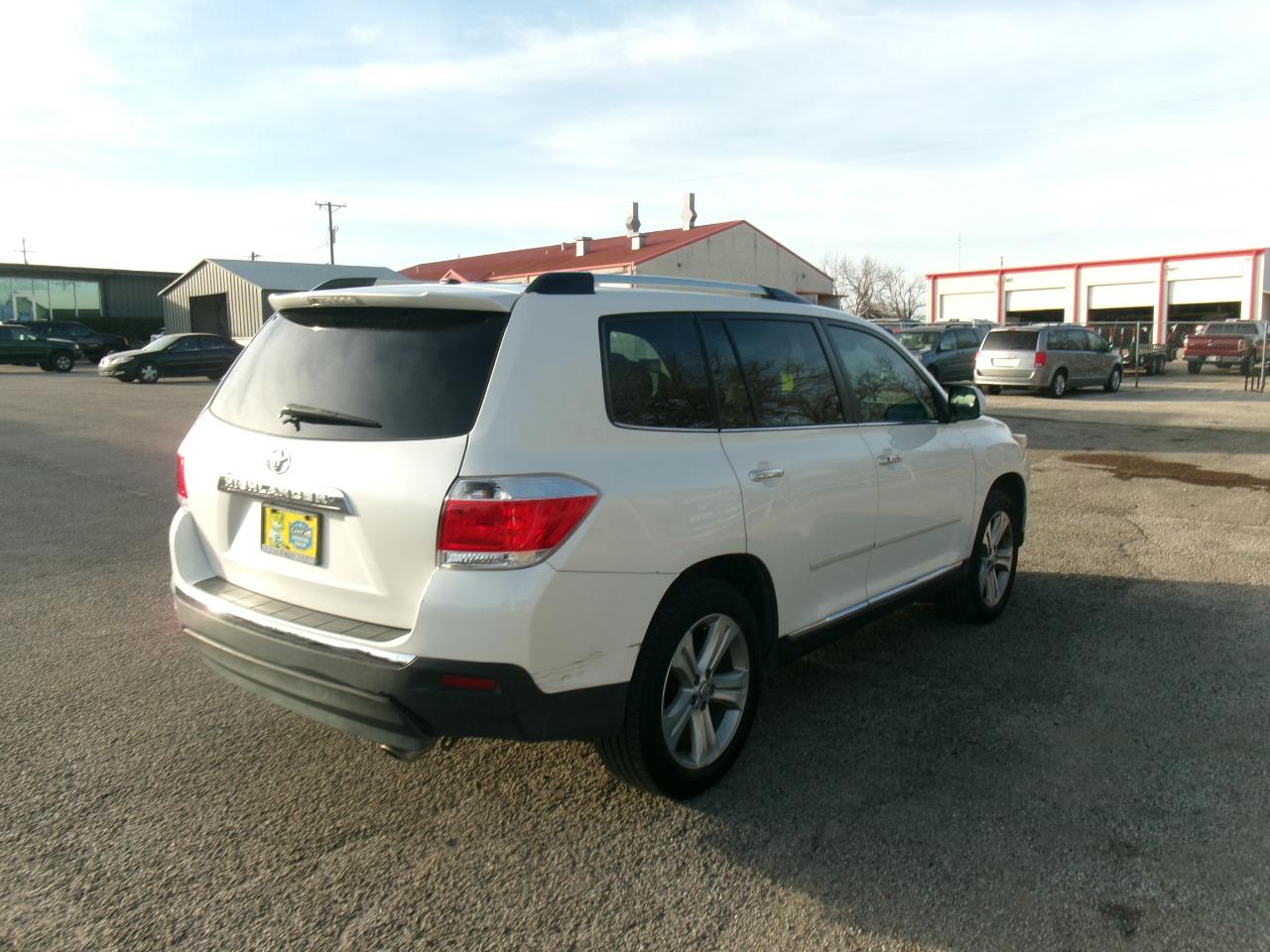 Toyota Highlander Limited 2WD 2011