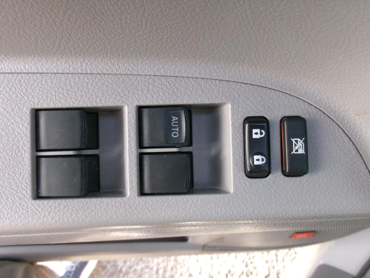 Toyota Highlander Limited 2WD 2011