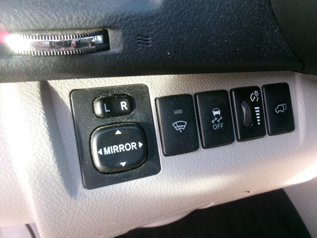 Toyota Highlander Limited 2WD 2011