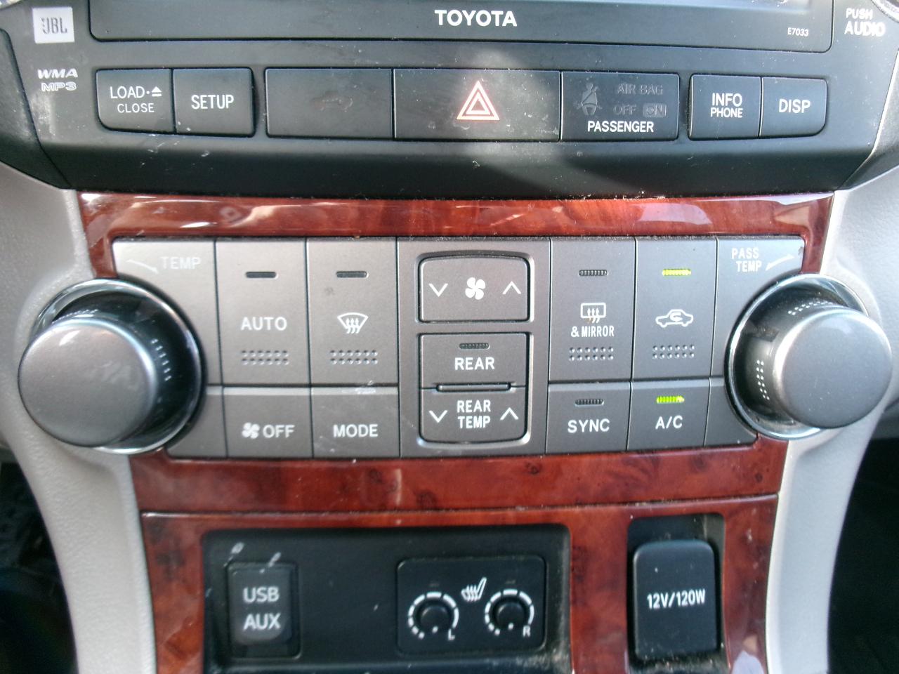 Toyota Highlander Limited 2WD 2011