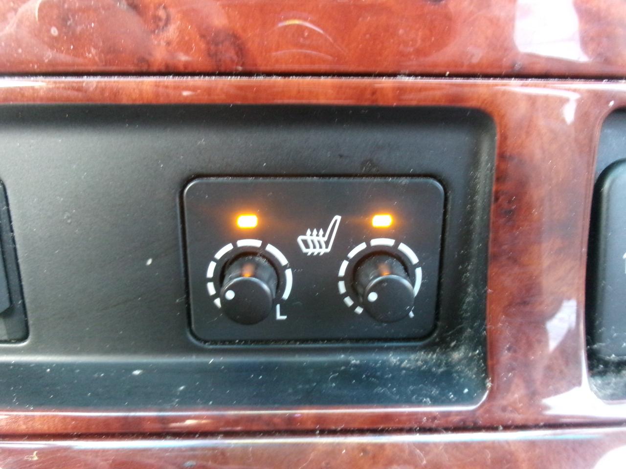 Toyota Highlander Limited 2WD 2011