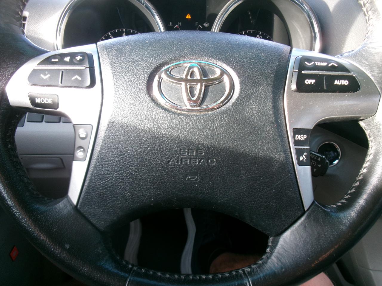 Toyota Highlander Limited 2WD 2011