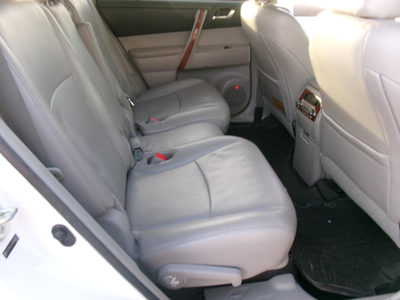 Toyota Highlander Limited 2WD 2011