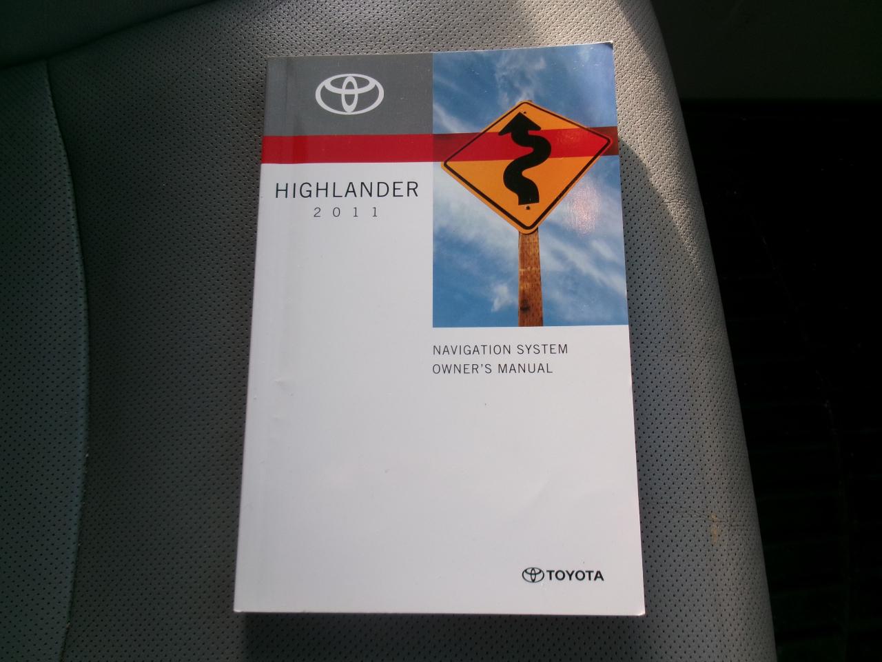 Toyota Highlander Limited 2WD 2011