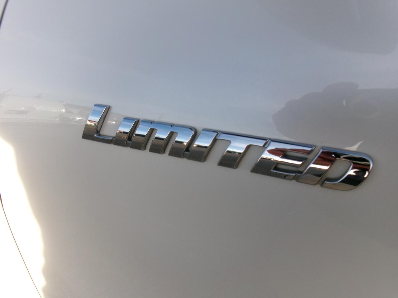 Toyota Highlander Limited 2WD 2011