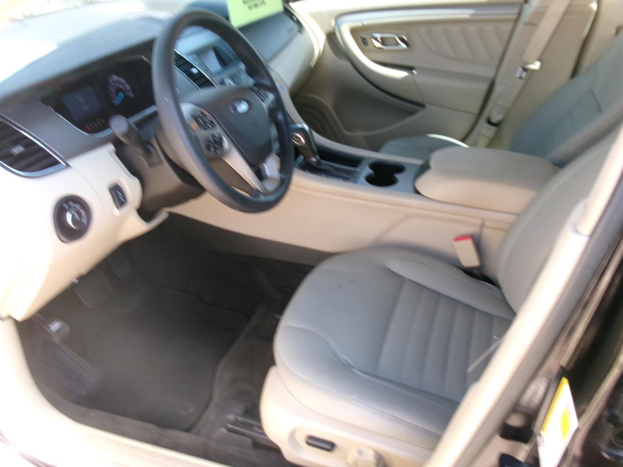 Ford Taurus SE FWD 2014