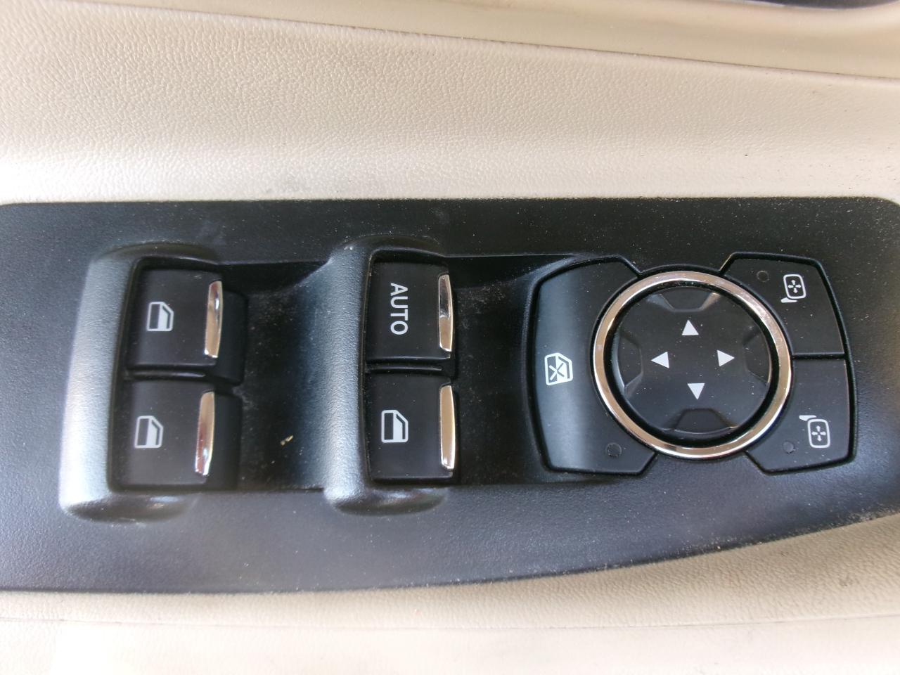 Ford Taurus SE FWD 2014