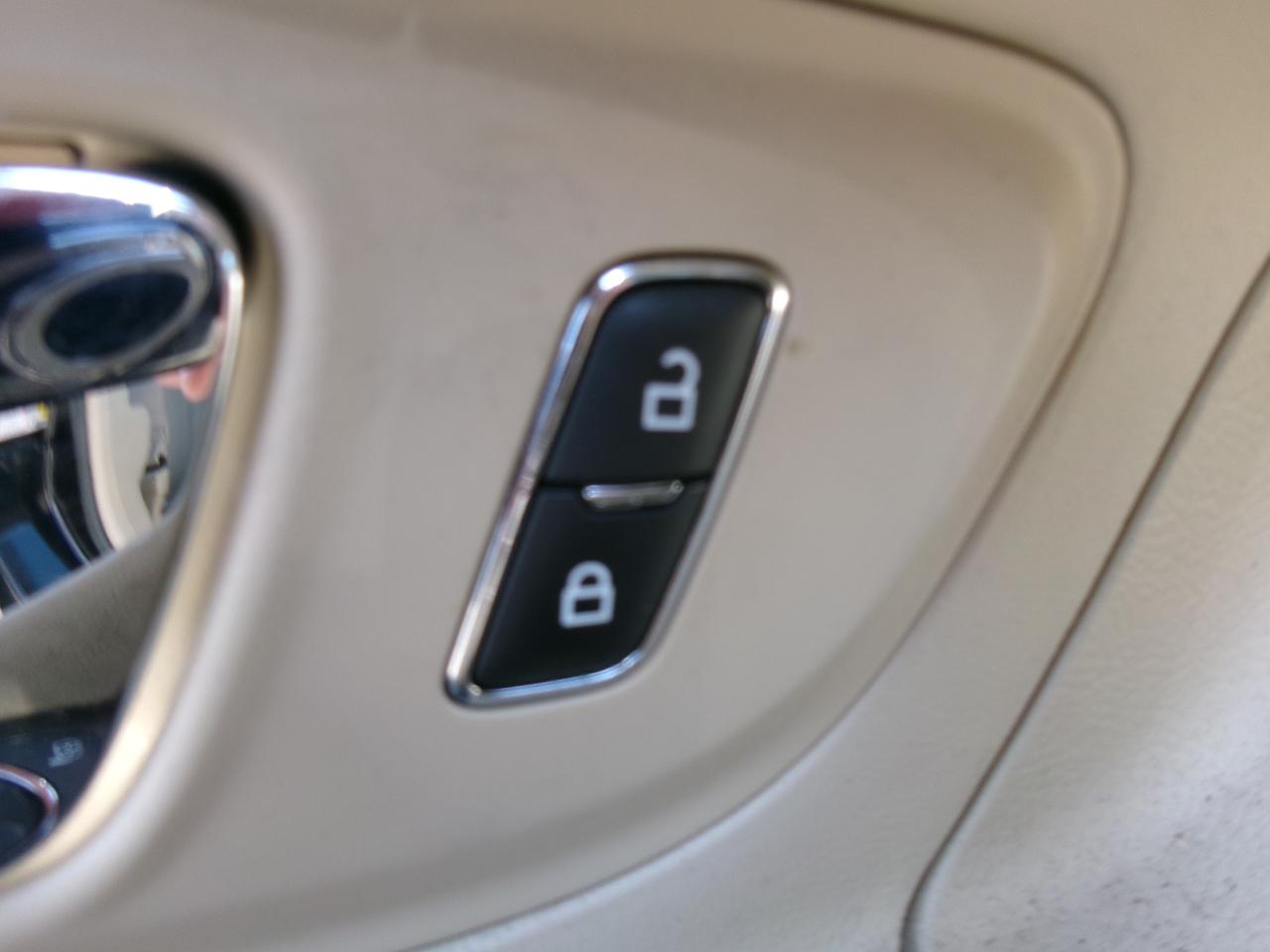 Ford Taurus SE FWD 2014