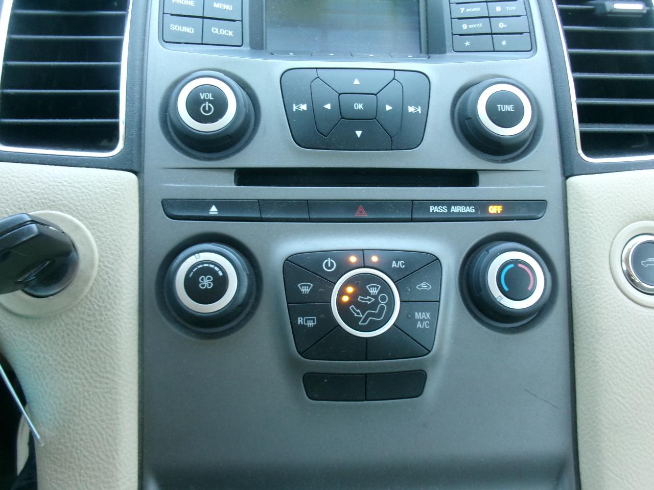 Ford Taurus SE FWD 2014