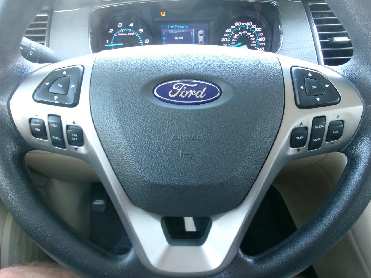 Ford Taurus SE FWD 2014