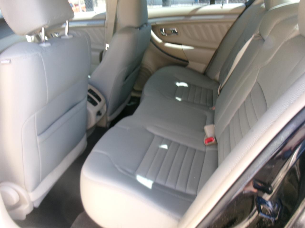 Ford Taurus SE FWD 2014