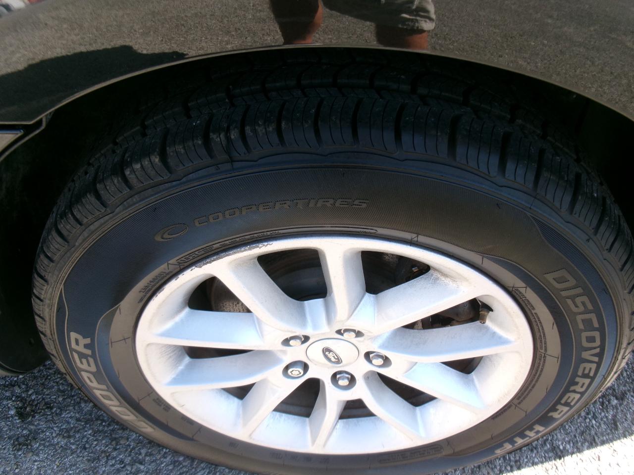 Ford Taurus SE FWD 2014