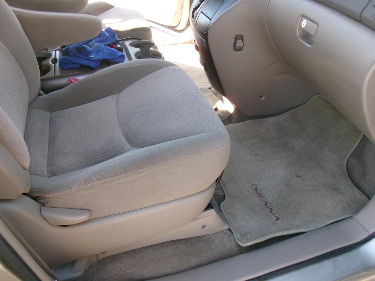 Toyota Sienna LE FWD 8-Passenger Seating 2008